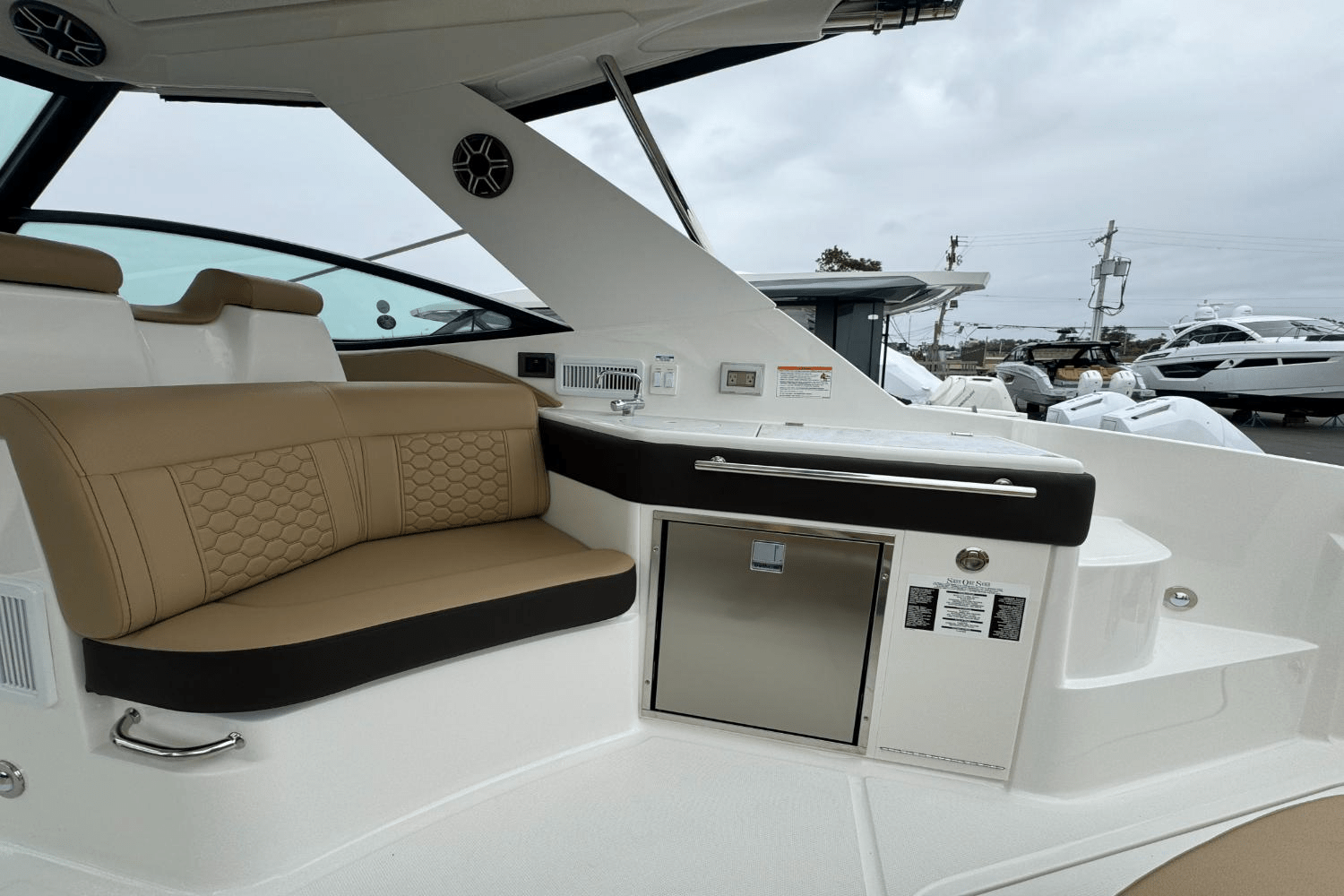 Slide: The Image of Sea Ray Sundancer 320 Outboard 2026 - 12