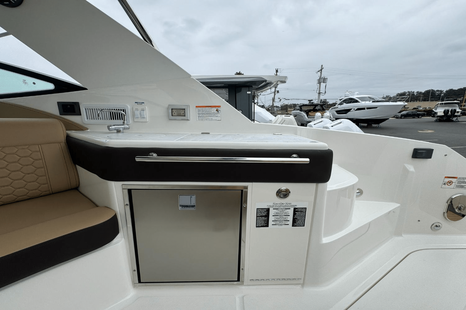 Slide: The Image of Sea Ray Sundancer 320 Outboard 2026 - 13