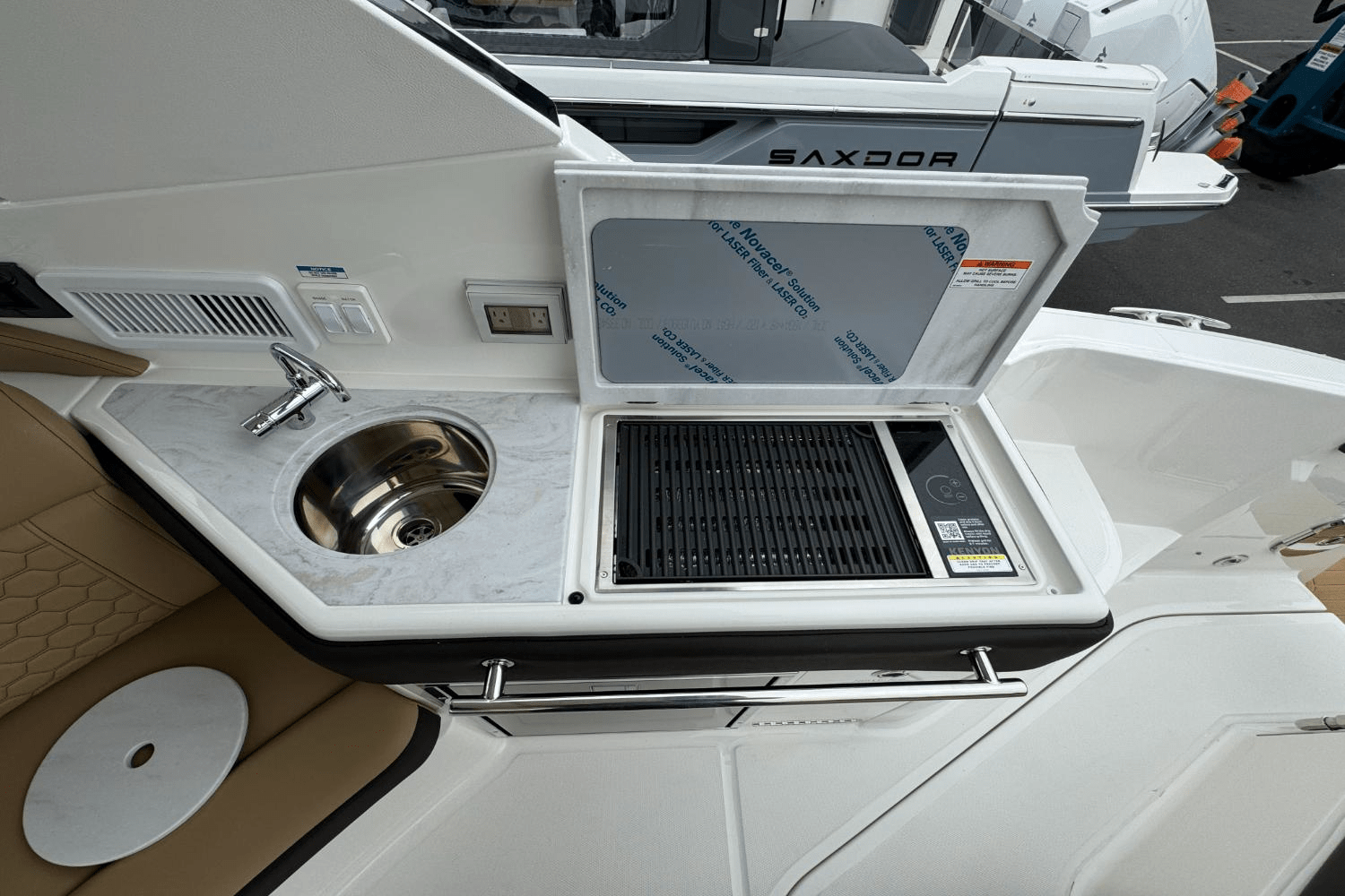 Slide: The Image of Sea Ray Sundancer 320 Outboard 2026 - 15