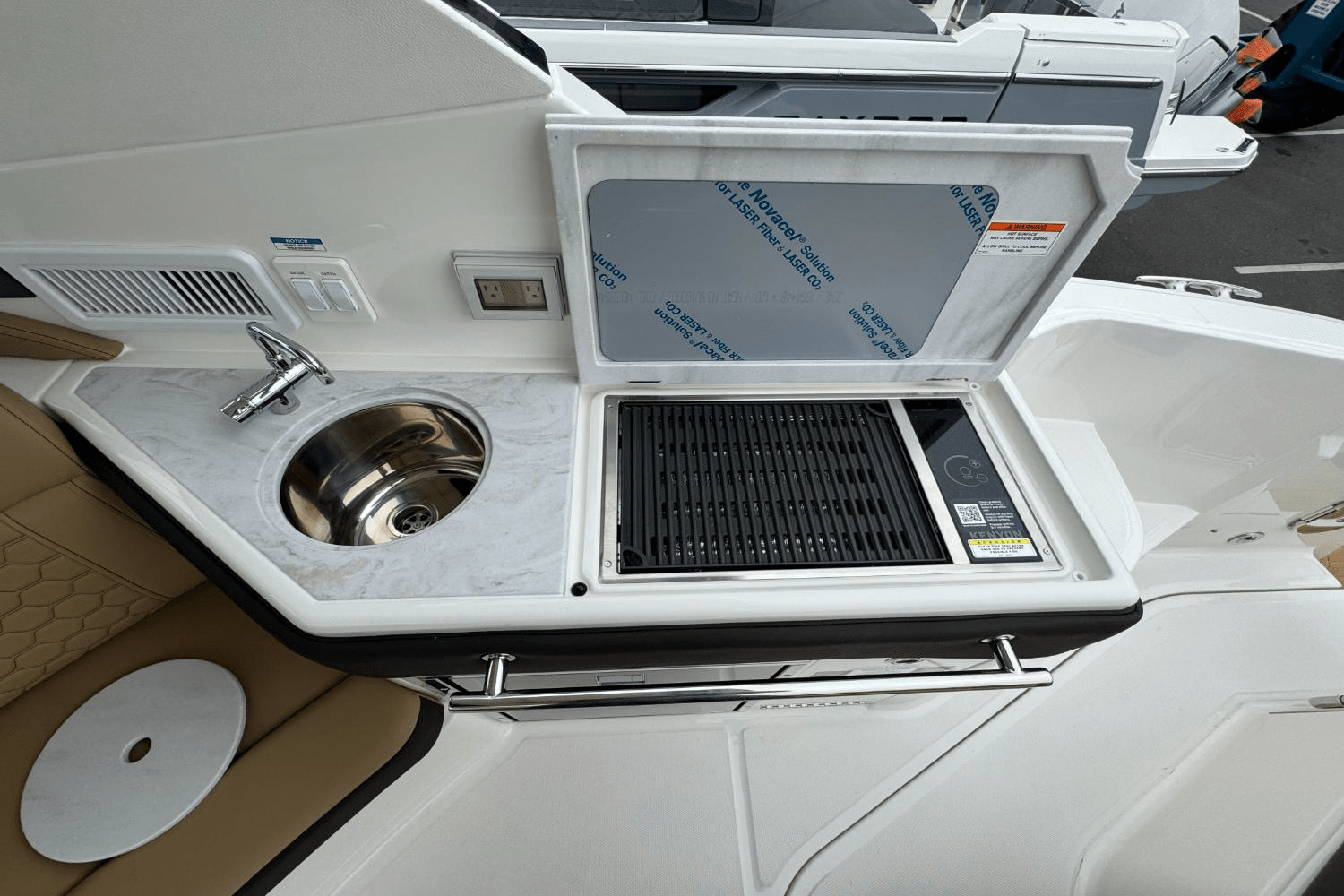 Slide: The Image of Sea Ray Sundancer 320 Outboard 2026 - 16