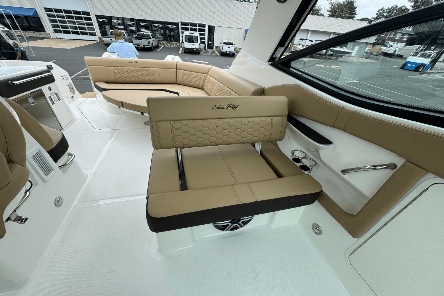 Slide: The Image of Sea Ray Sundancer 320 Outboard 2026 - 17