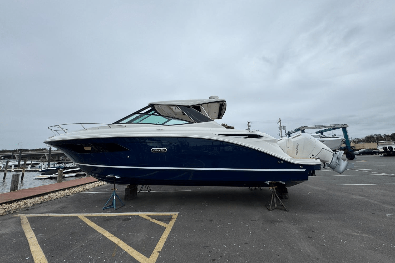 Slide: The Image of Sea Ray Sundancer 320 Outboard 2026 - 2