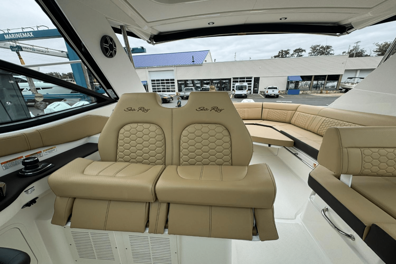 Slide: The Image of Sea Ray Sundancer 320 Outboard 2026 - 24