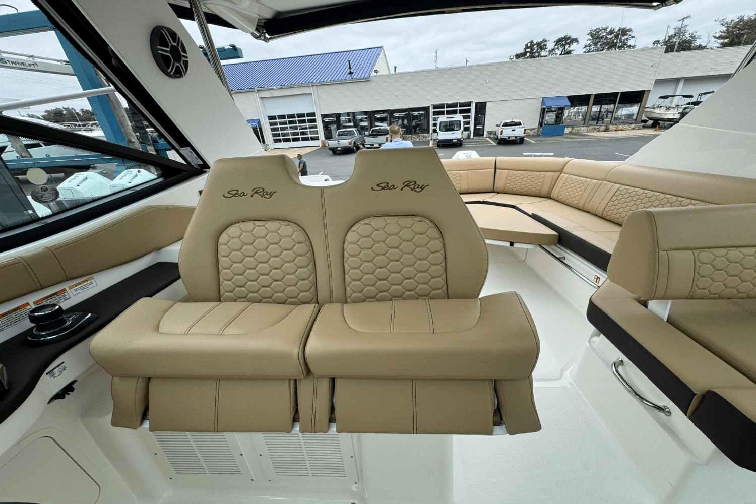 Slide: The Image of Sea Ray Sundancer 320 Outboard 2026 - 25