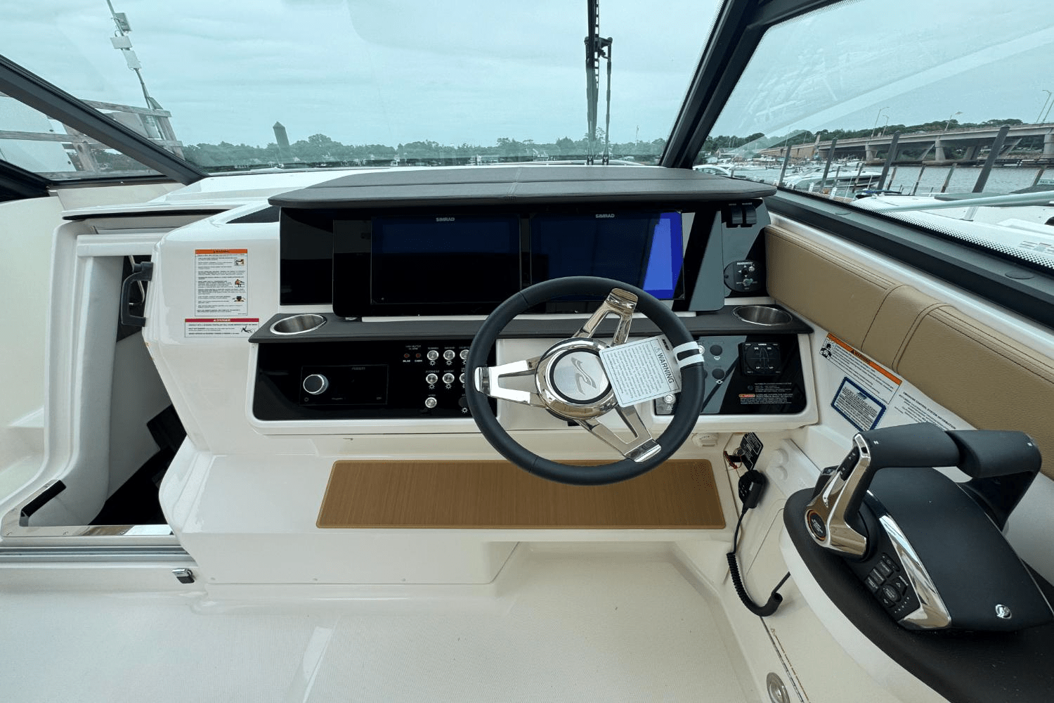 Slide: The Image of Sea Ray Sundancer 320 Outboard 2026 - 28