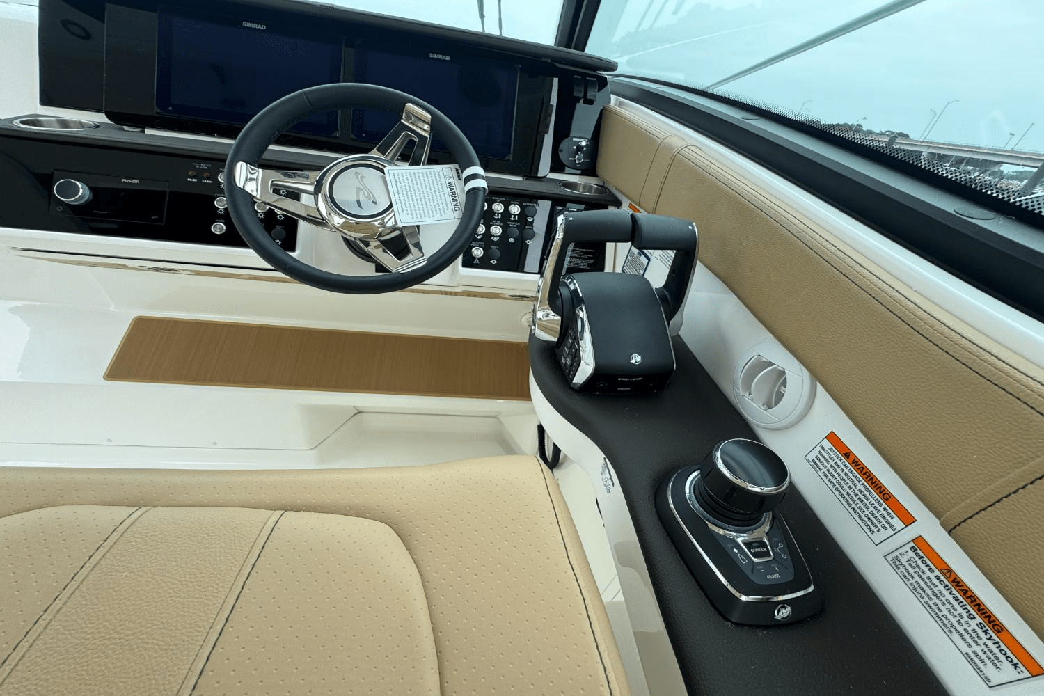 Slide: The Image of Sea Ray Sundancer 320 Outboard 2026 - 30