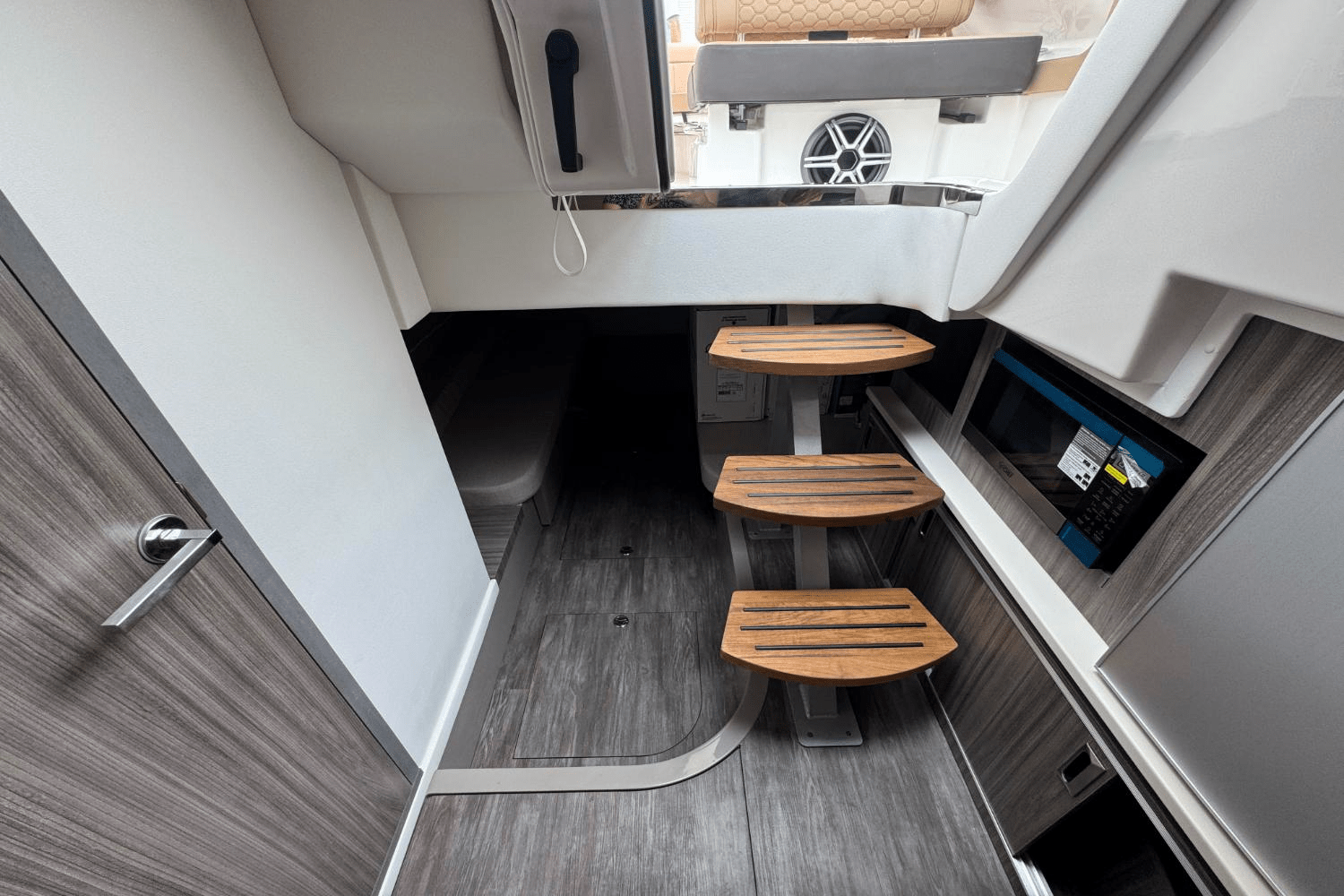 Slide: The Image of Sea Ray Sundancer 320 Outboard 2026 - 36