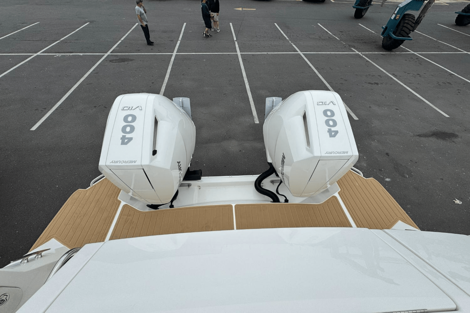 Slide: The Image of Sea Ray Sundancer 320 Outboard 2026 - 4