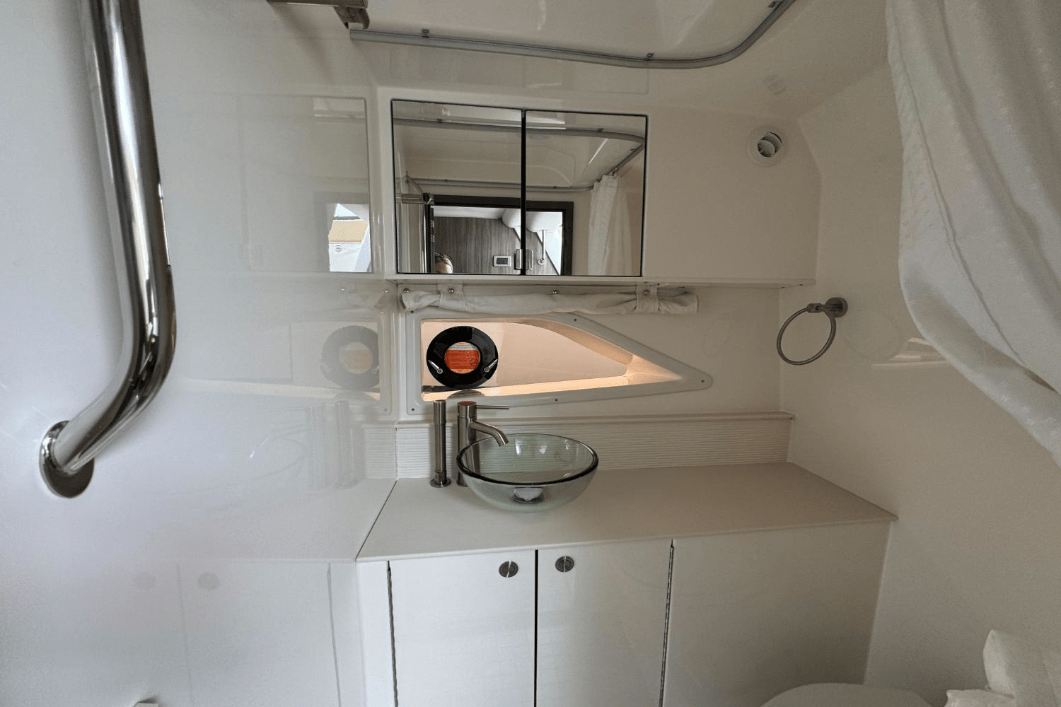 Slide: The Image of Sea Ray Sundancer 320 Outboard 2026 - 40