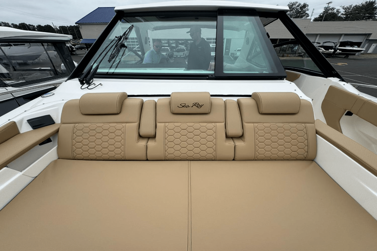 Slide: The Image of Sea Ray Sundancer 320 Outboard 2026 - 43