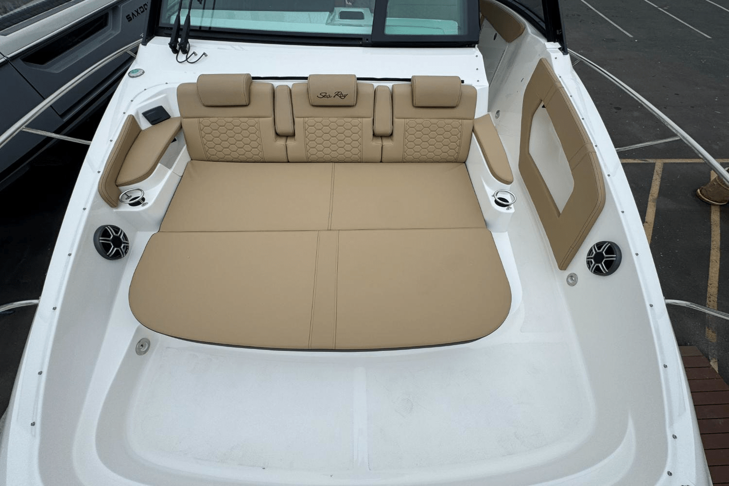 Slide: The Image of Sea Ray Sundancer 320 Outboard 2026 - 45