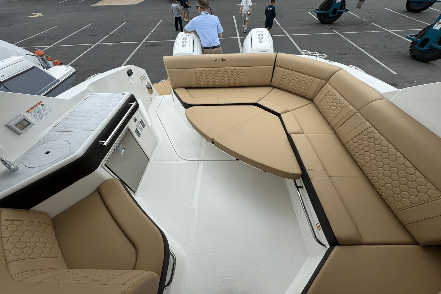 Slide: The Image of Sea Ray Sundancer 320 Outboard 2026 - 7