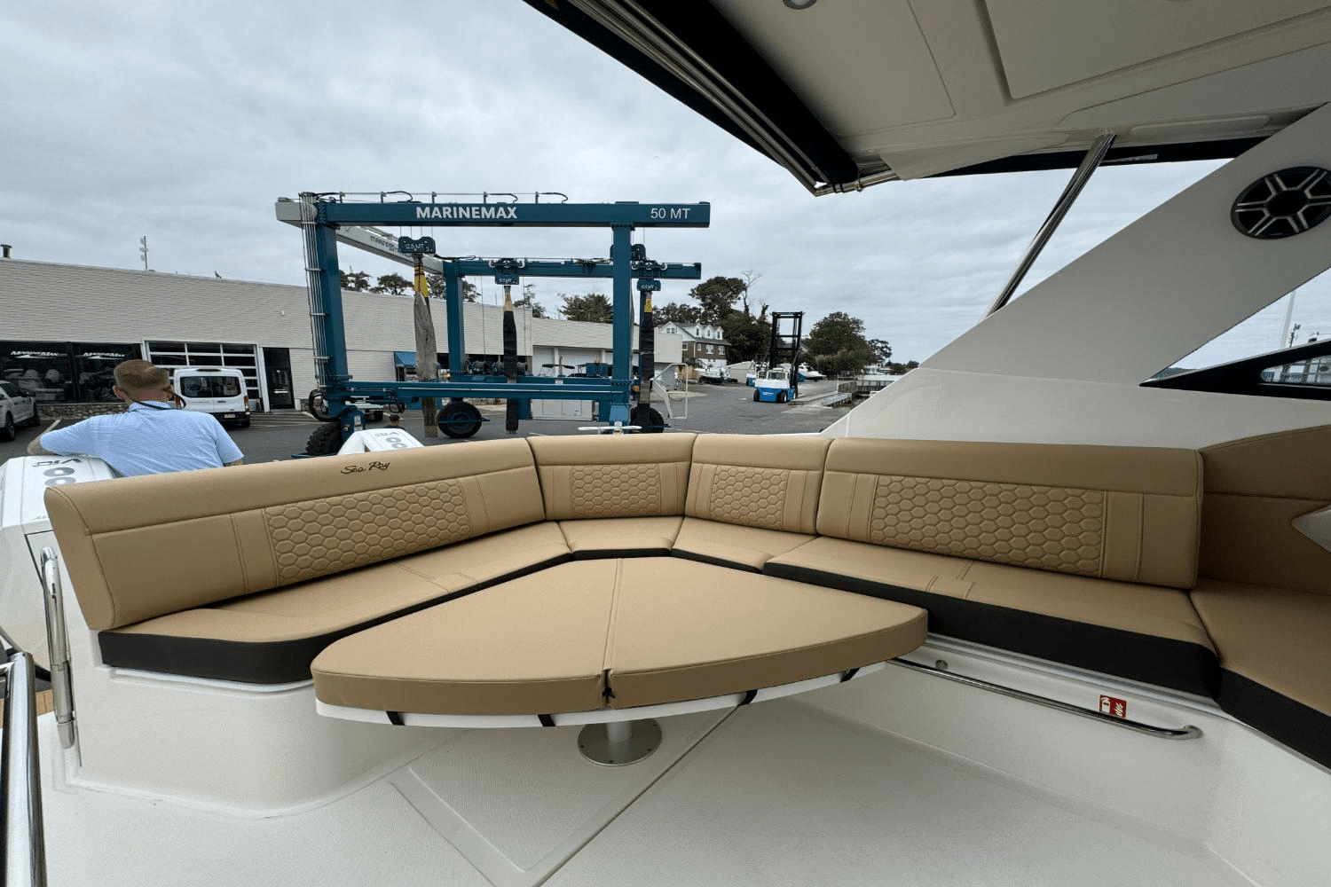 Slide: The Image of Sea Ray Sundancer 320 Outboard 2026 - 9