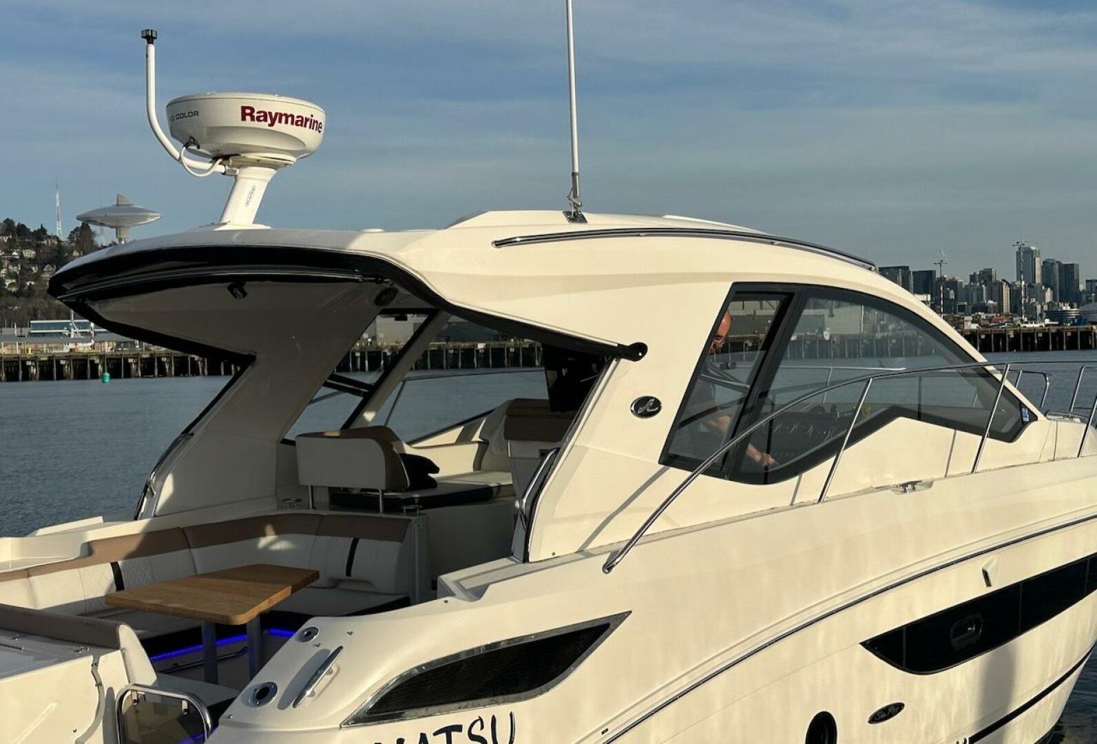 Slide: The Image of Sea Ray Sundancer 350 Coupe 2017 - 4971585