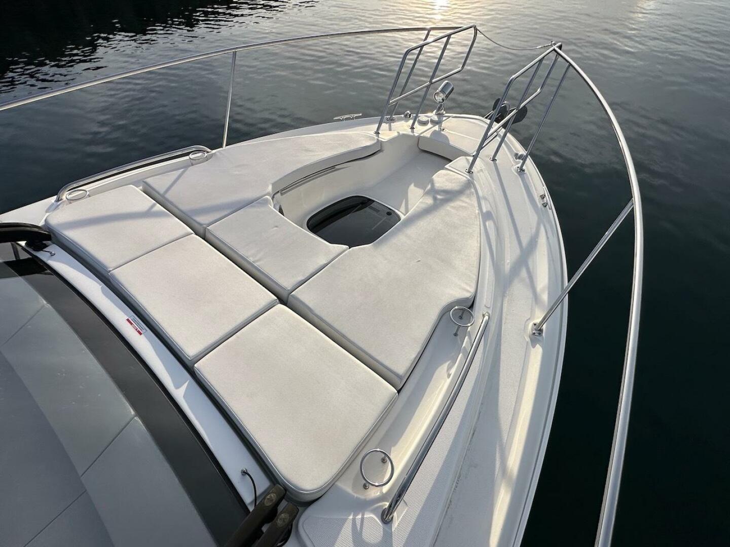 Slide: The Image of Sea Ray Sundancer 350 Coupe 2017 - 4971589