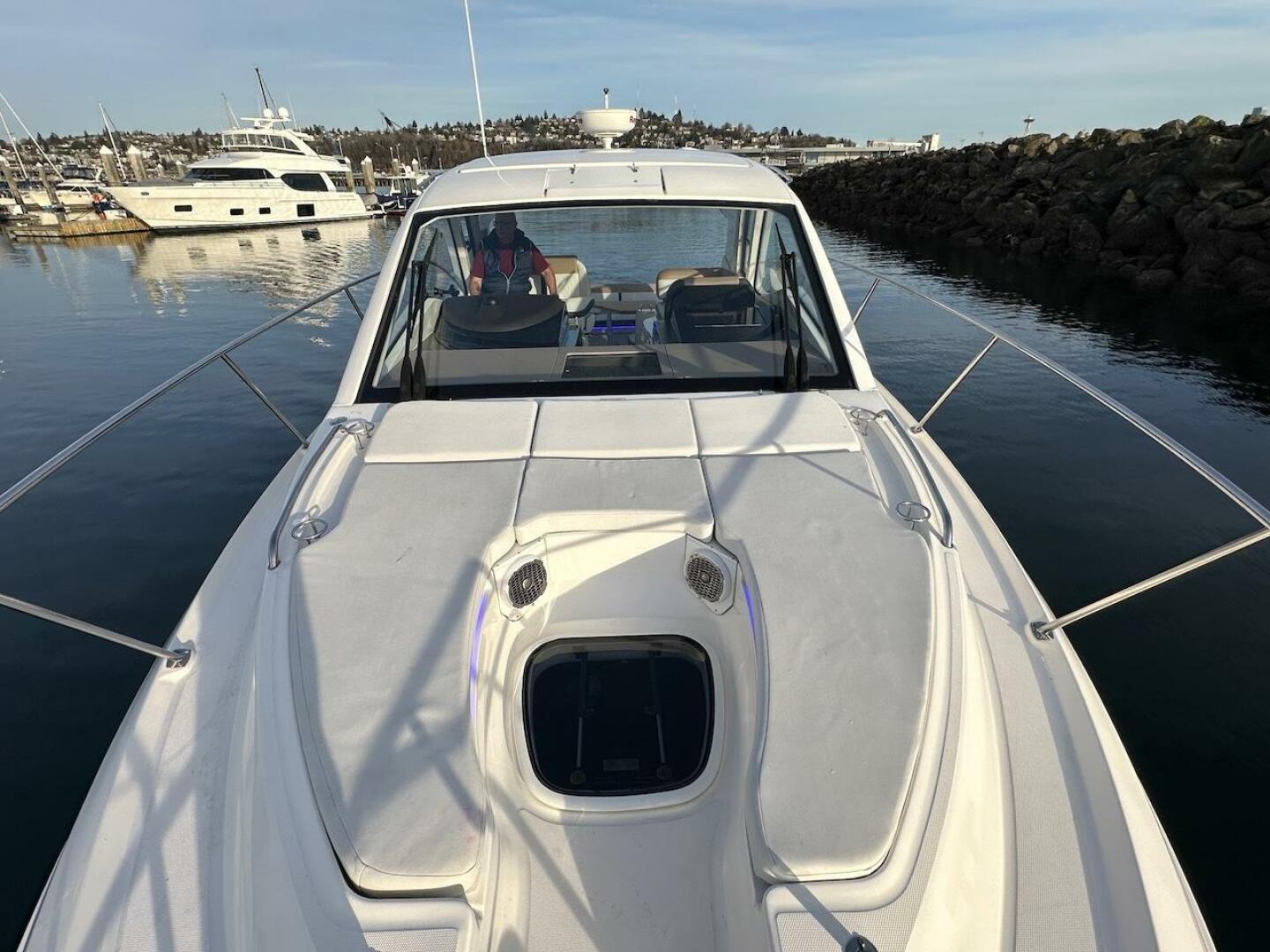 Slide: The Image of Sea Ray Sundancer 350 Coupe 2017 - 4971592