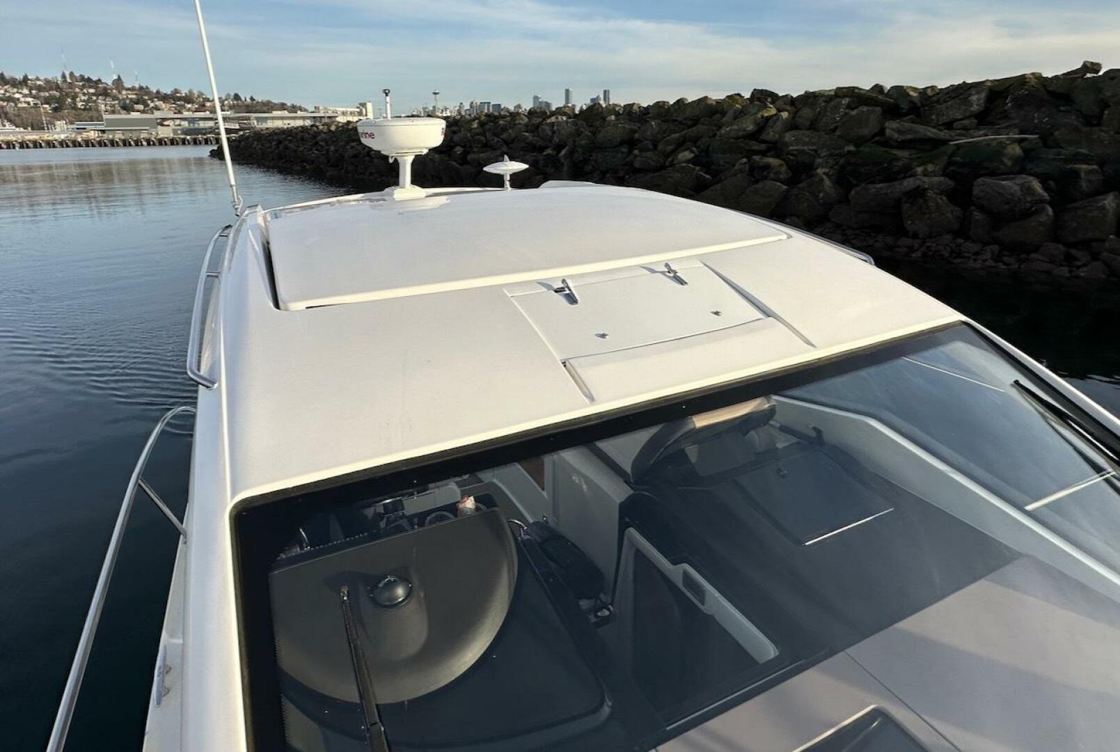 Slide: The Image of Sea Ray Sundancer 350 Coupe 2017 - 4971595
