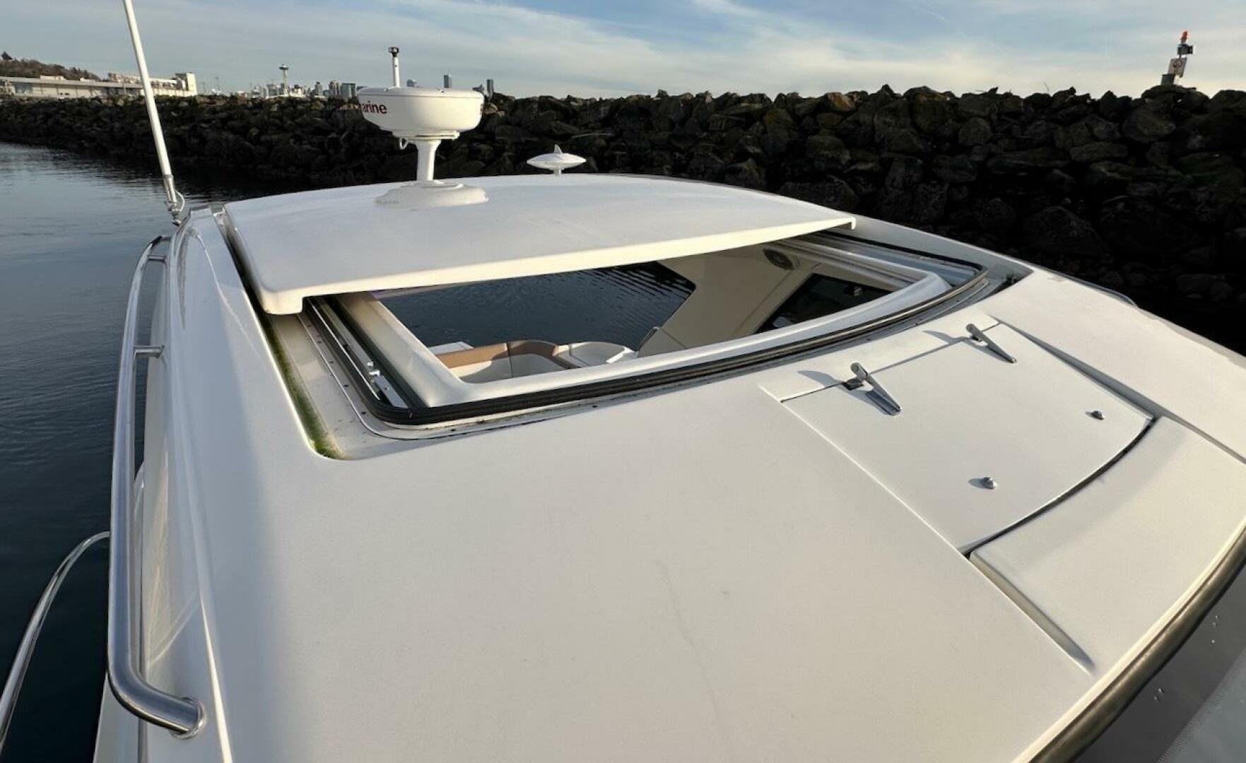 Slide: The Image of Sea Ray Sundancer 350 Coupe 2017 - 4971596