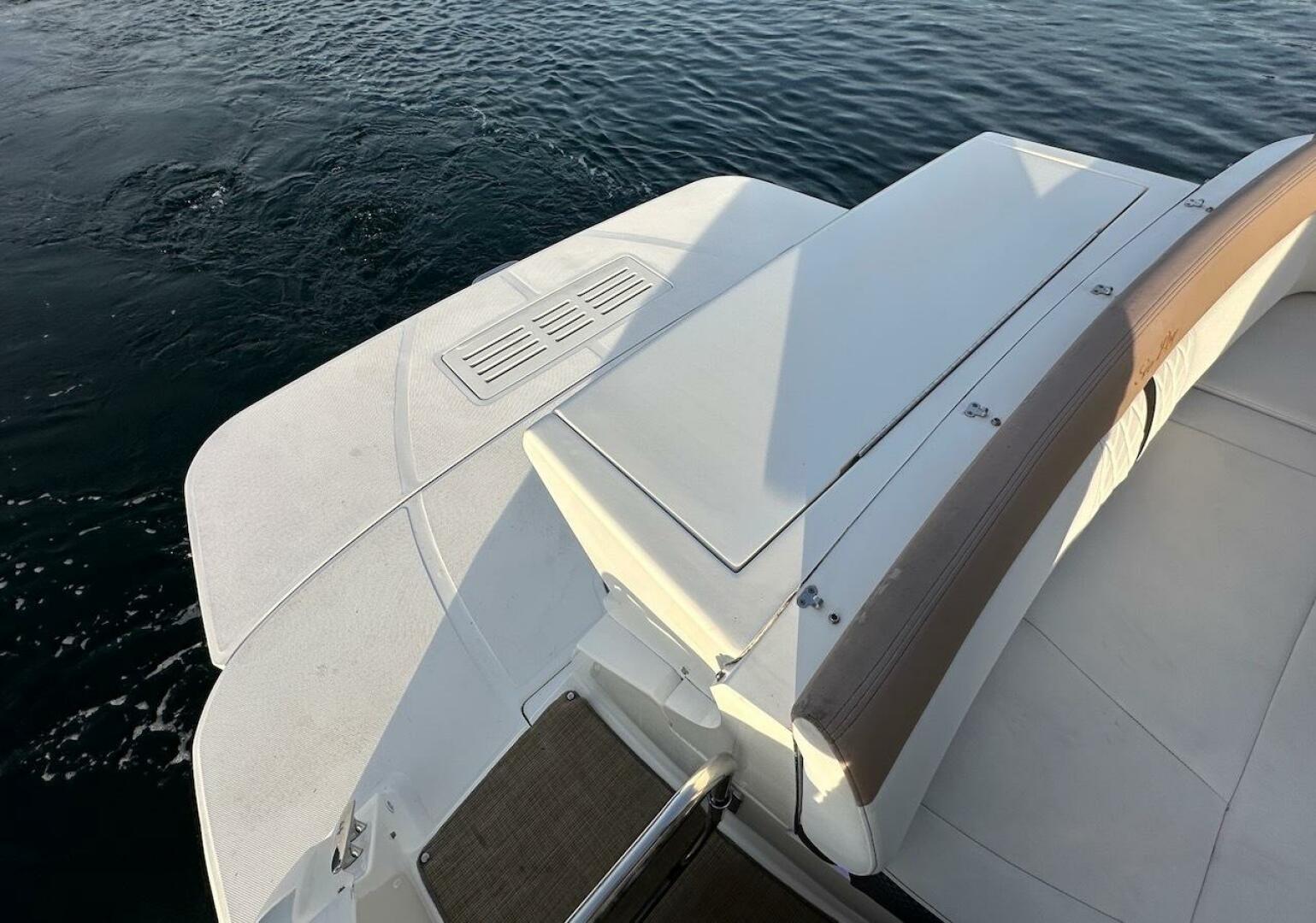 Slide: The Image of Sea Ray Sundancer 350 Coupe 2017 - 4971599