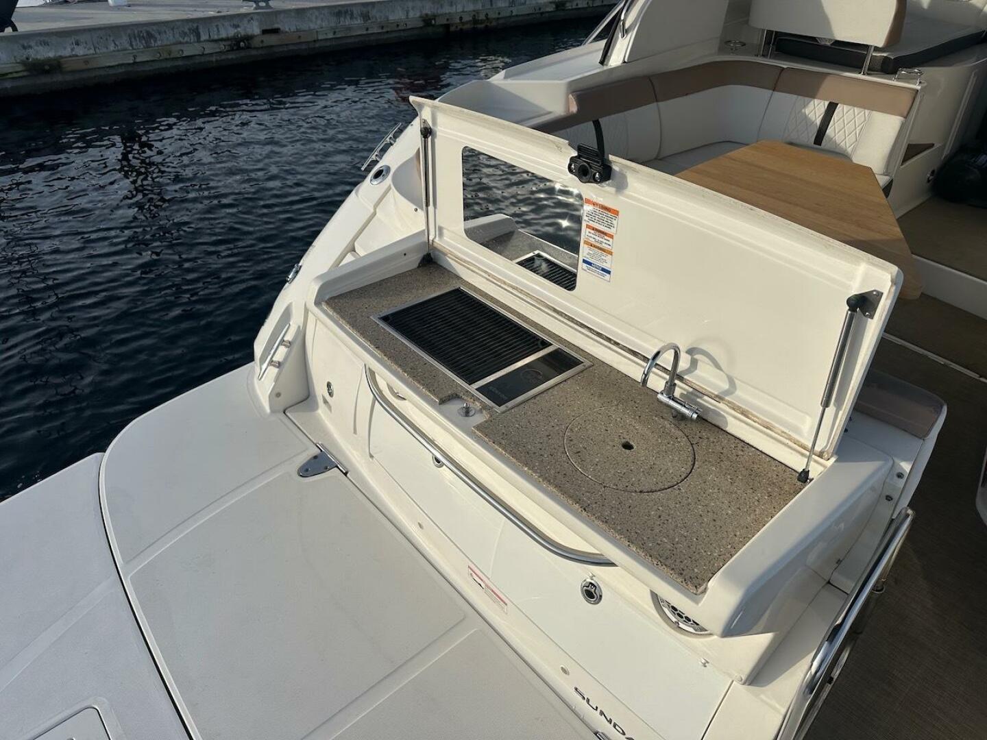 Slide: The Image of Sea Ray Sundancer 350 Coupe 2017 - 4971600