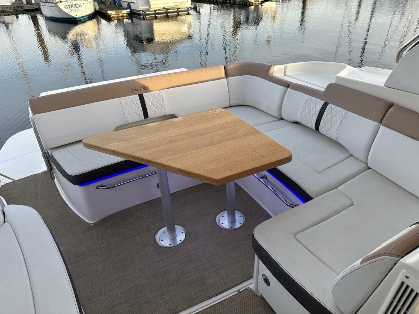 Slide: The Image of Sea Ray Sundancer 350 Coupe 2017 - 4971607