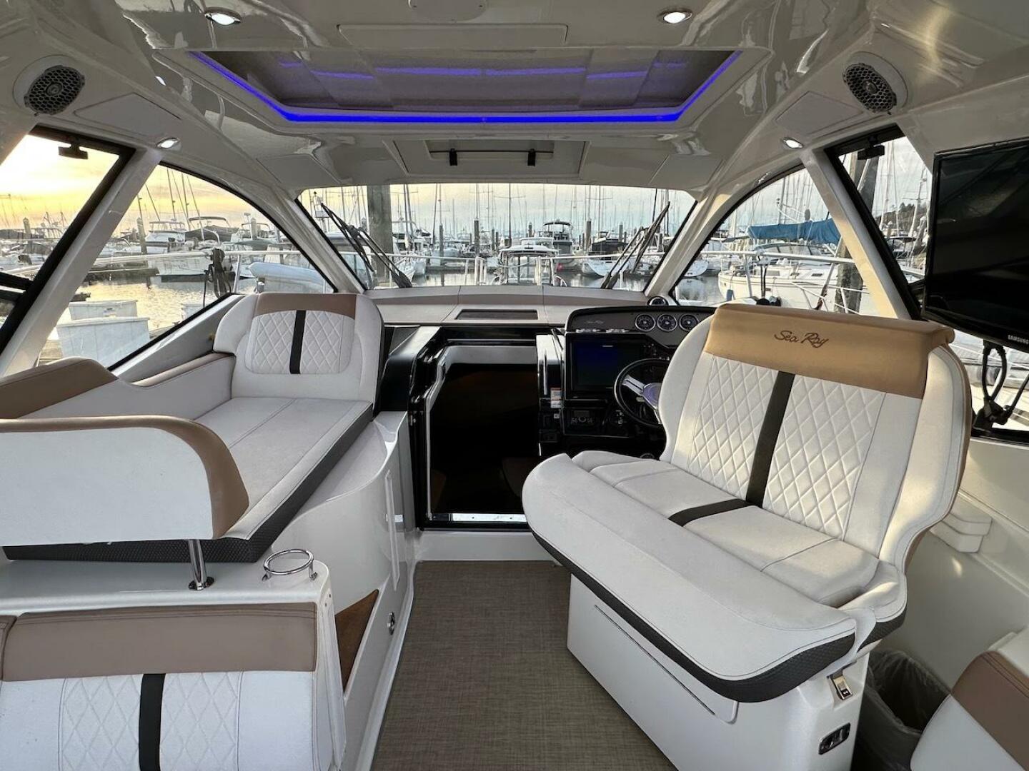 Slide: The Image of Sea Ray Sundancer 350 Coupe 2017 - 4971610