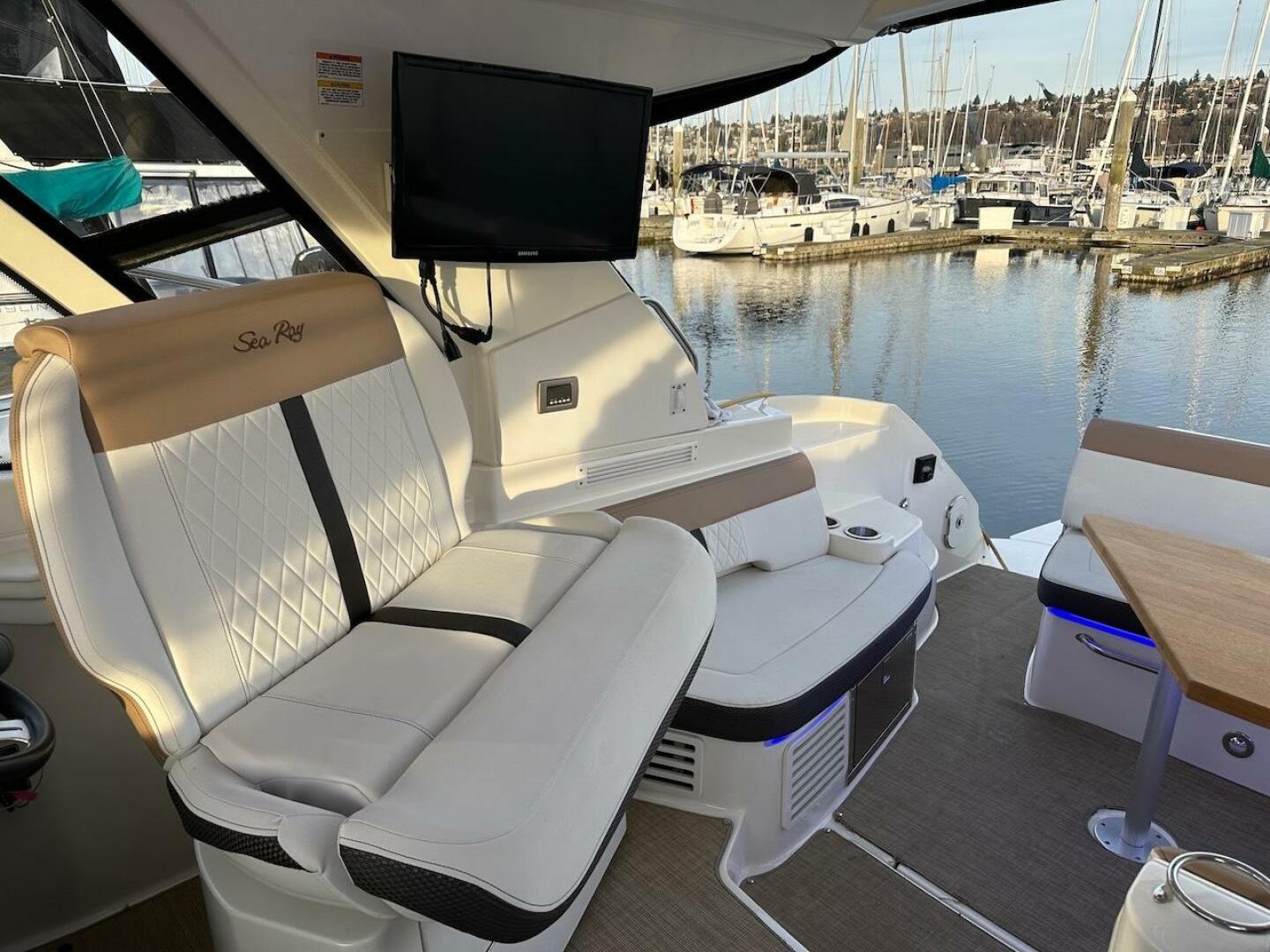 Slide: The Image of Sea Ray Sundancer 350 Coupe 2017 - 4971611