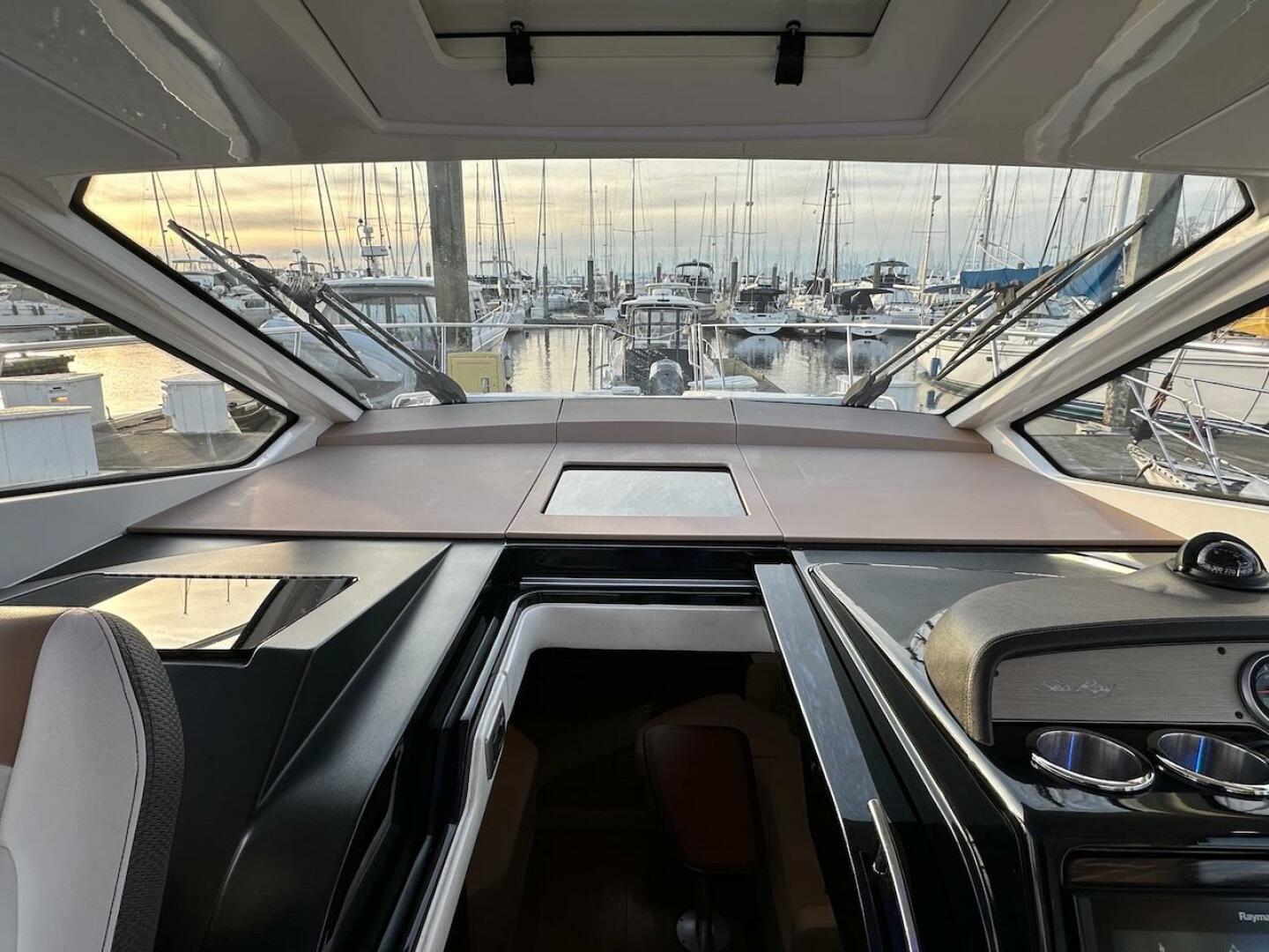 Slide: The Image of Sea Ray Sundancer 350 Coupe 2017 - 4971613