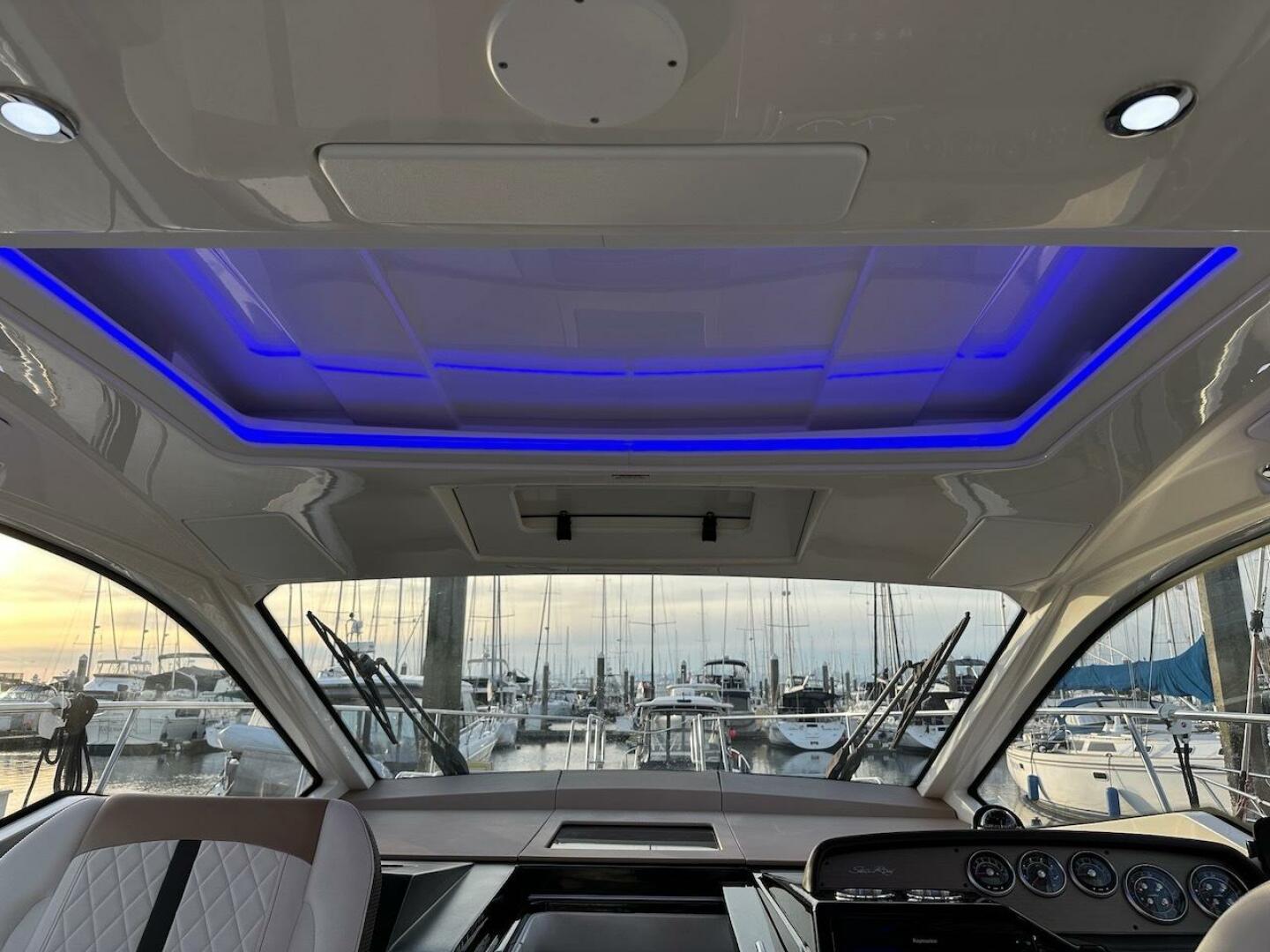 Slide: The Image of Sea Ray Sundancer 350 Coupe 2017 - 4971614