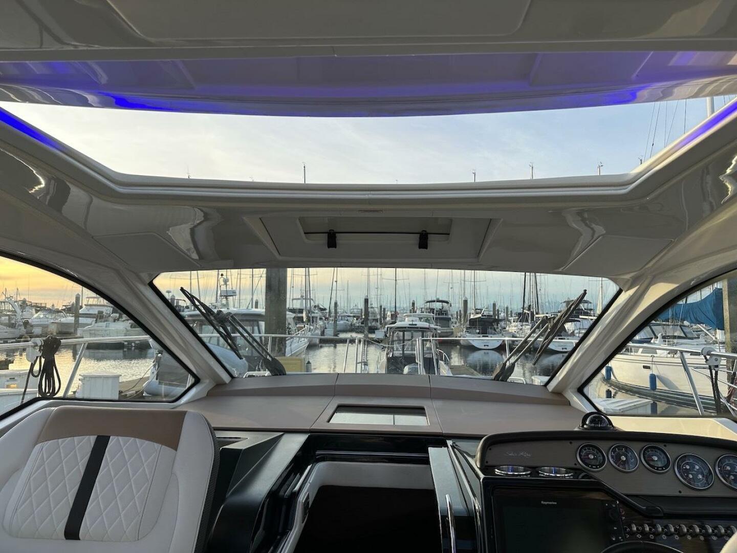 Slide: The Image of Sea Ray Sundancer 350 Coupe 2017 - 4971615