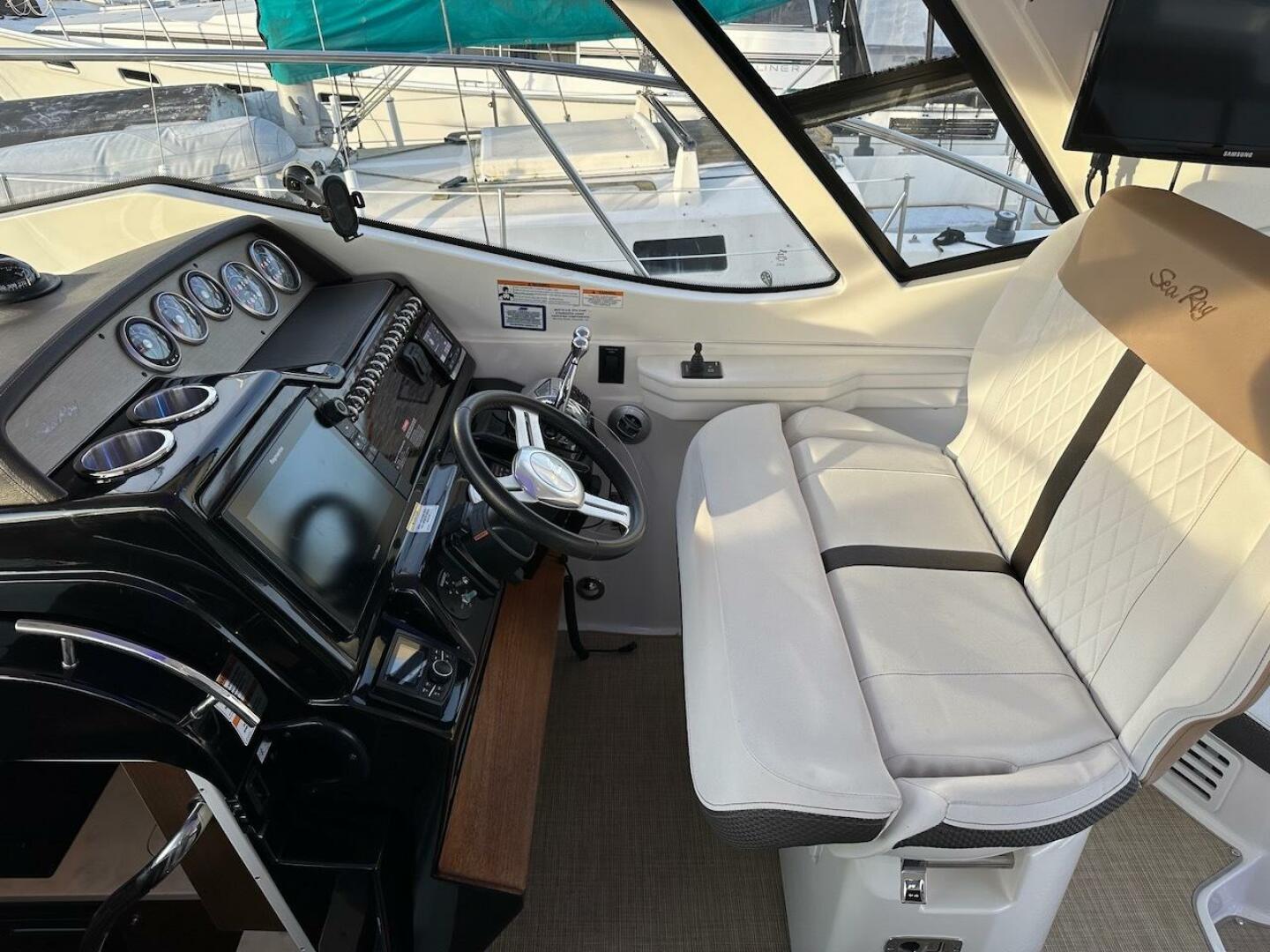 Slide: The Image of Sea Ray Sundancer 350 Coupe 2017 - 4971616
