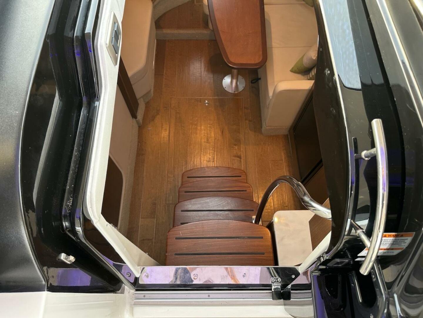 Slide: The Image of Sea Ray Sundancer 350 Coupe 2017 - 4971622