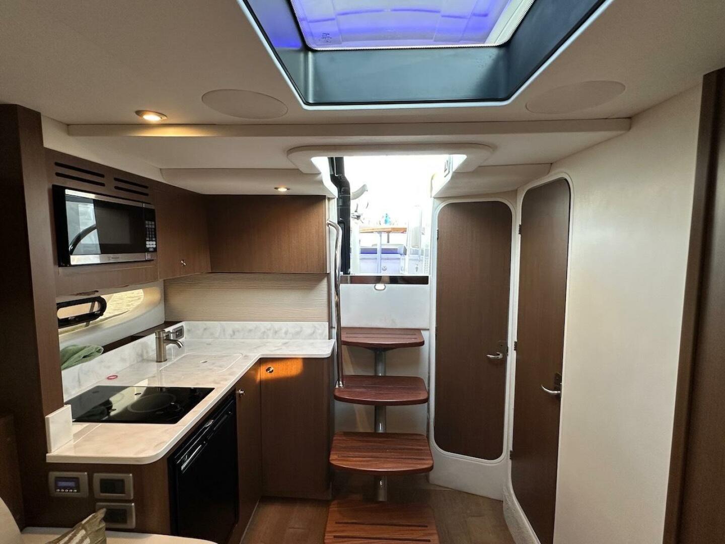 Slide: The Image of Sea Ray Sundancer 350 Coupe 2017 - 4971626