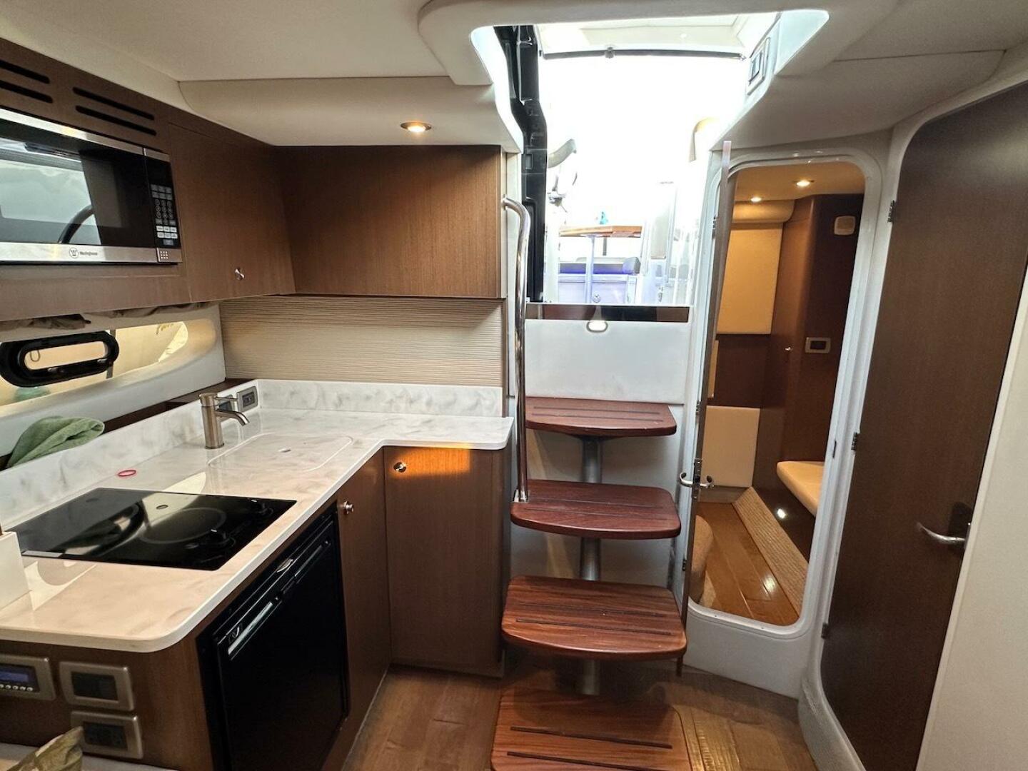 Slide: The Image of Sea Ray Sundancer 350 Coupe 2017 - 4971627
