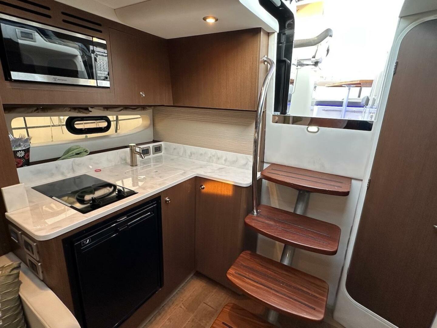 Slide: The Image of Sea Ray Sundancer 350 Coupe 2017 - 4971628