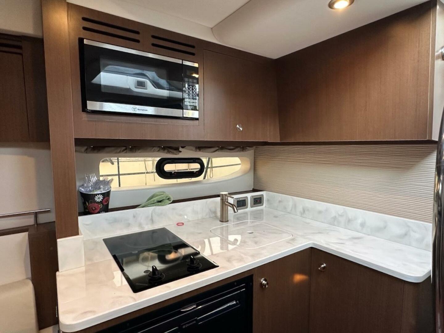 Slide: The Image of Sea Ray Sundancer 350 Coupe 2017 - 4971629