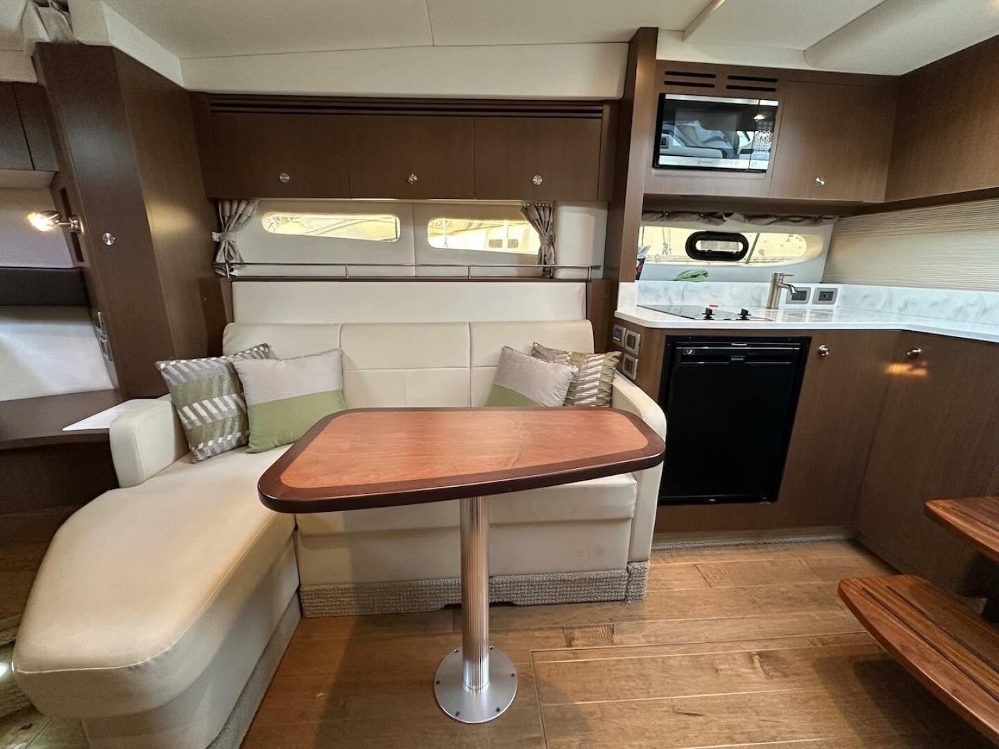 Slide: The Image of Sea Ray Sundancer 350 Coupe 2017 - 4971630