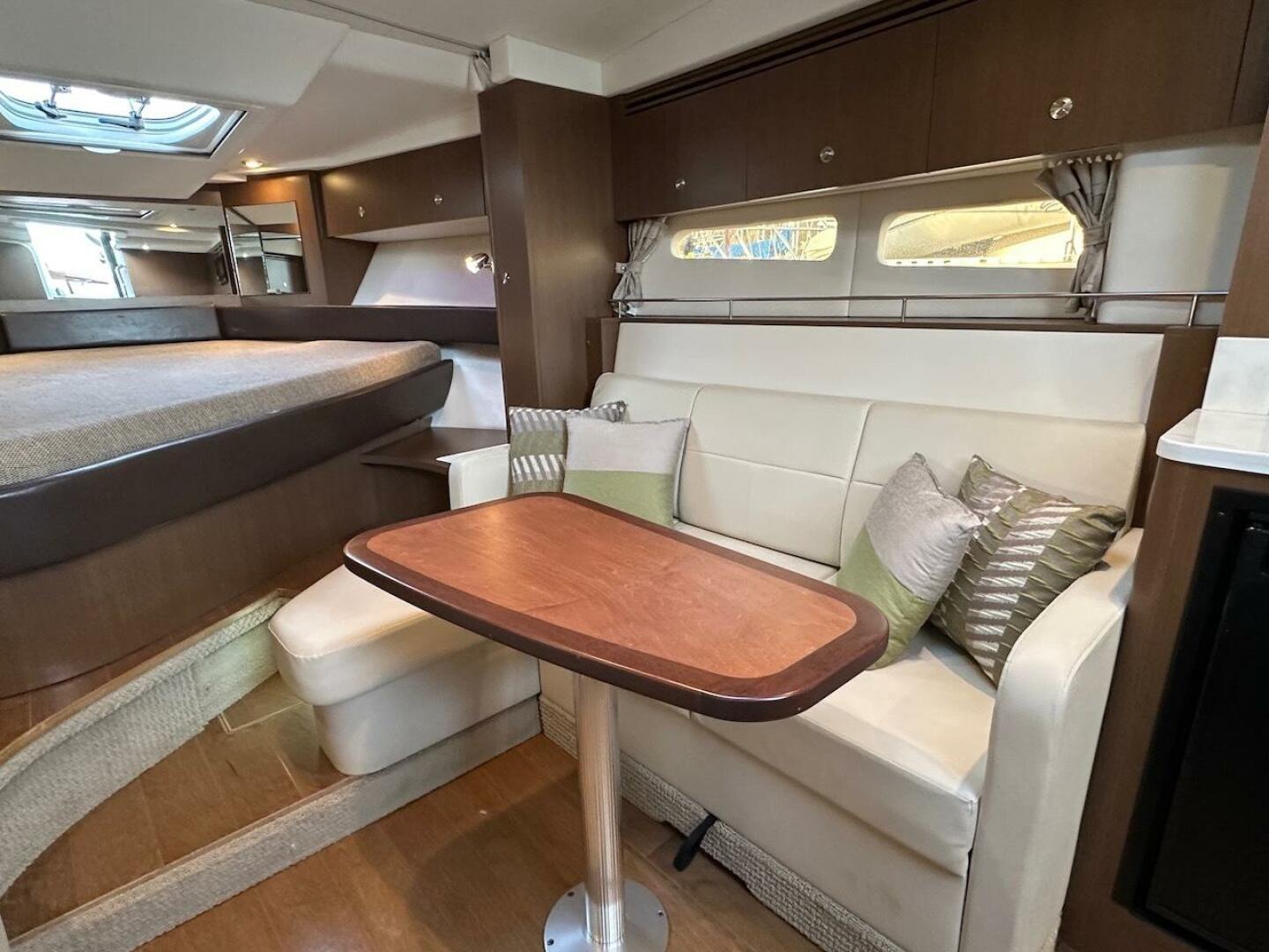 Slide: The Image of Sea Ray Sundancer 350 Coupe 2017 - 4971631