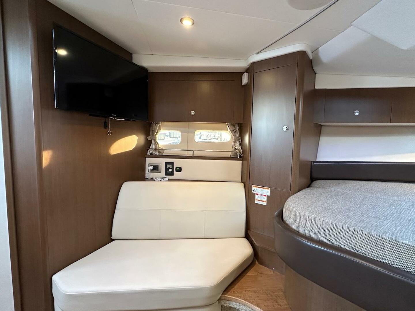 Slide: The Image of Sea Ray Sundancer 350 Coupe 2017 - 4971632