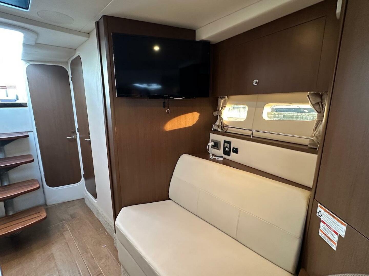 Slide: The Image of Sea Ray Sundancer 350 Coupe 2017 - 4971633