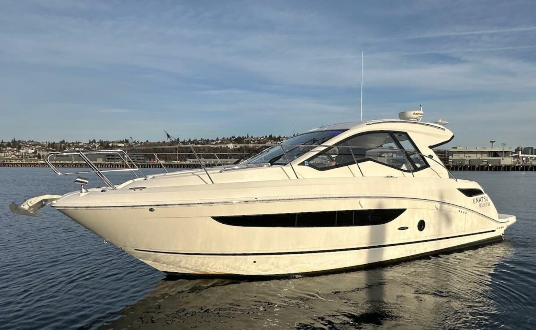 Slide: The Image of Sea Ray Sundancer 350 Coupe 2017 - 4971580