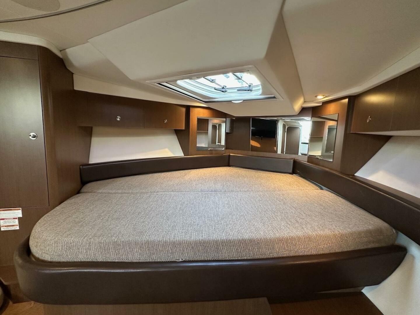 Slide: The Image of Sea Ray Sundancer 350 Coupe 2017 - 4971635