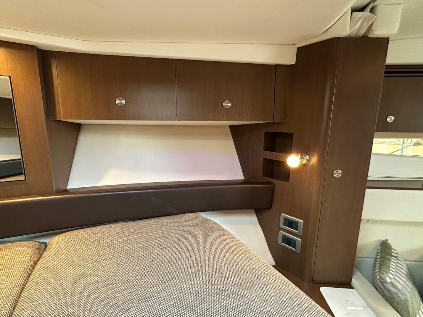Slide: The Image of Sea Ray Sundancer 350 Coupe 2017 - 4971636
