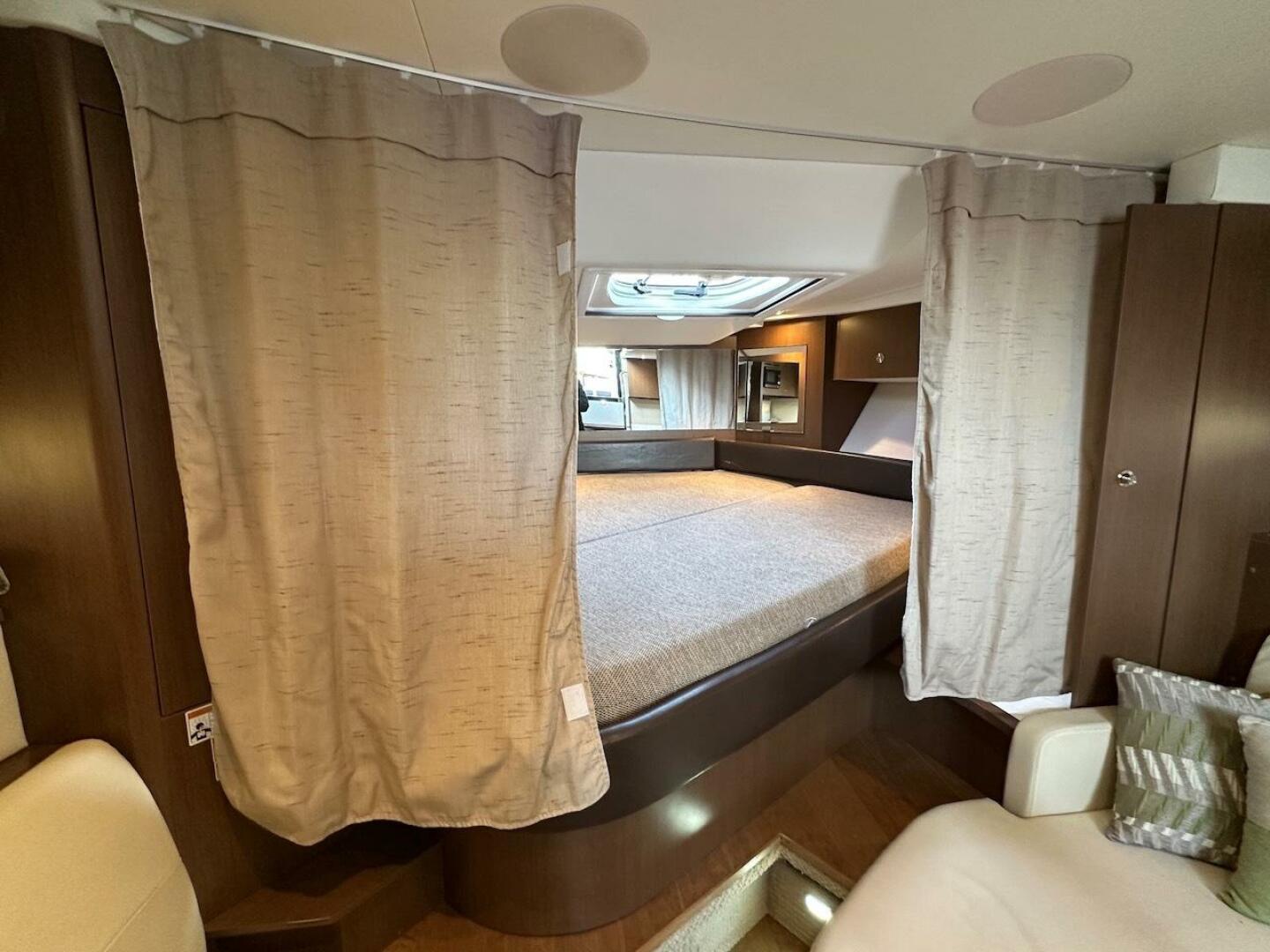 Slide: The Image of Sea Ray Sundancer 350 Coupe 2017 - 4971637