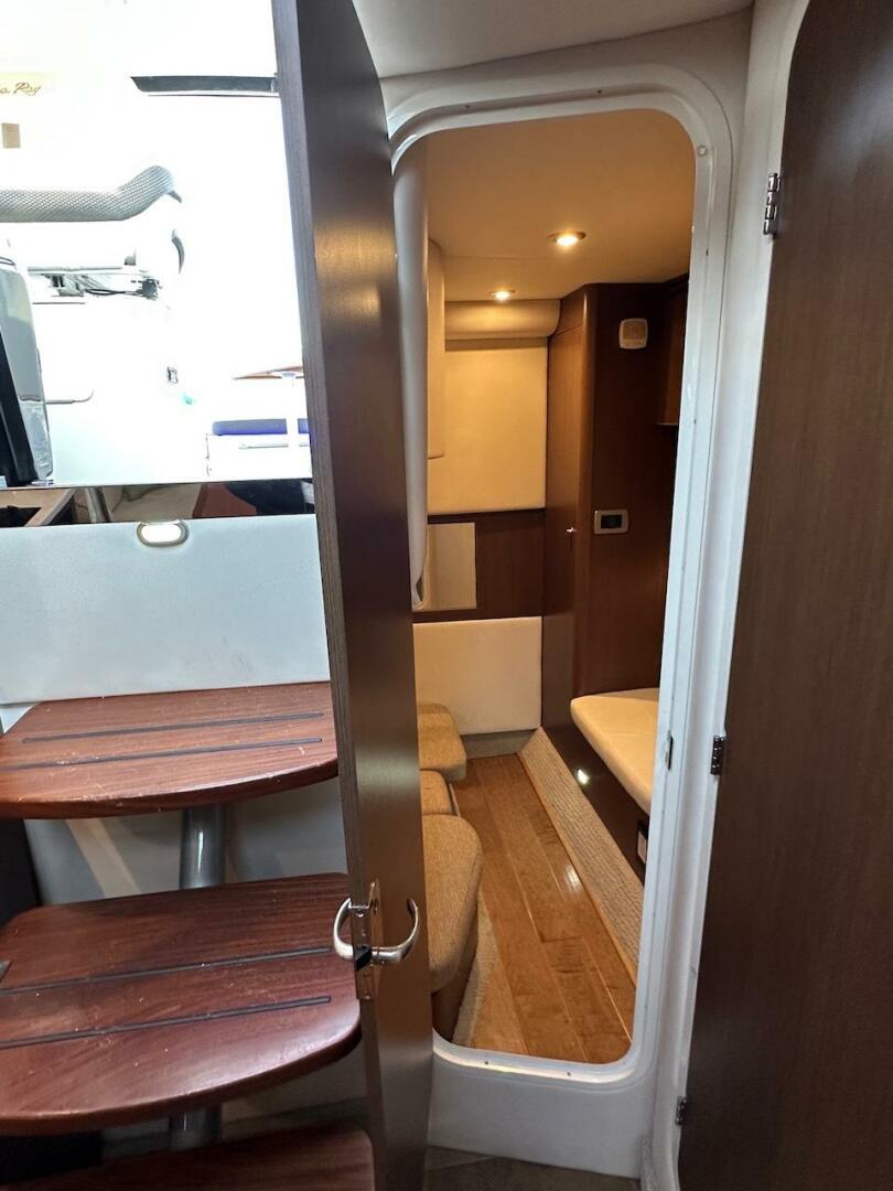 Slide: The Image of Sea Ray Sundancer 350 Coupe 2017 - 4971638