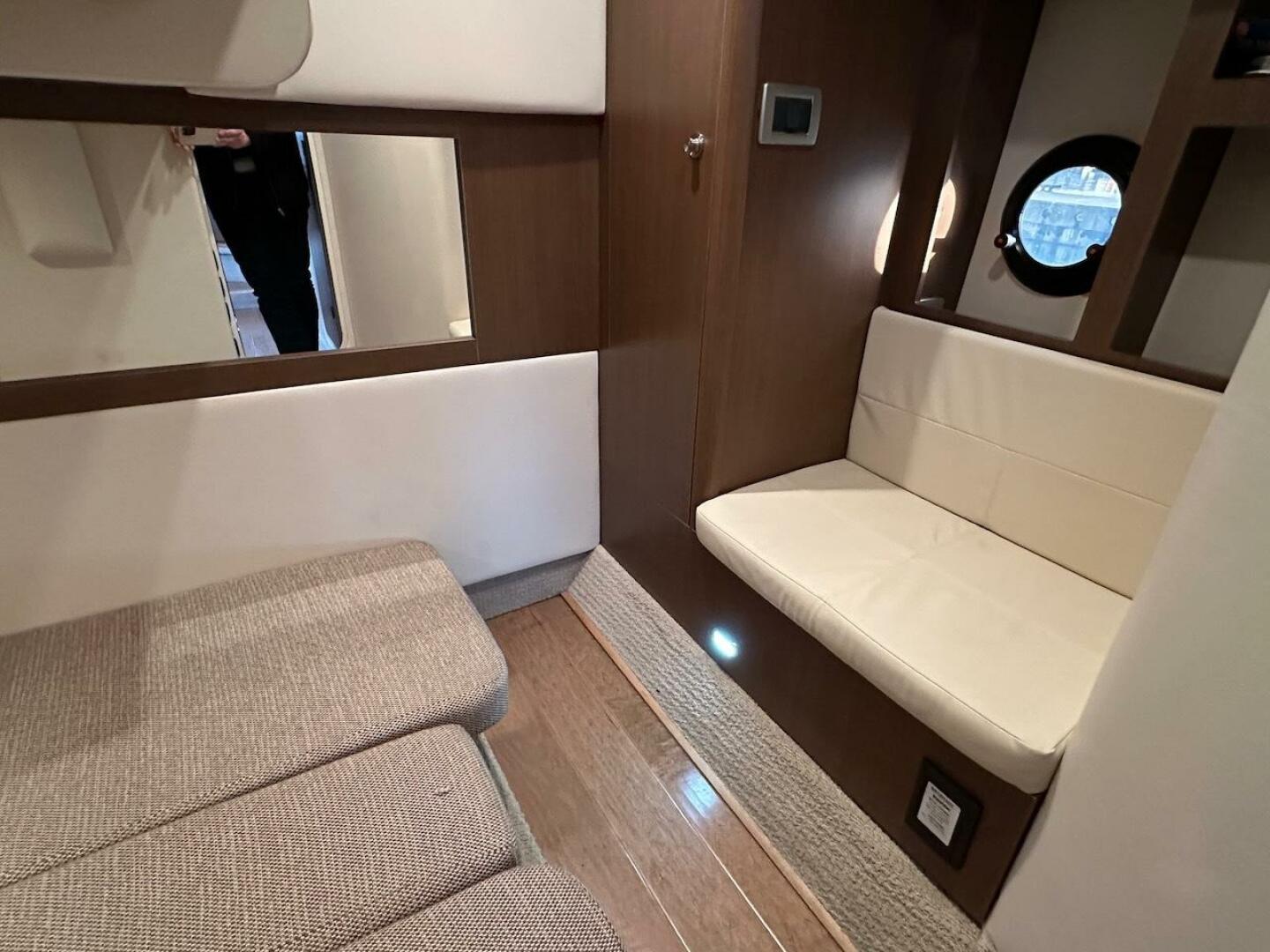Slide: The Image of Sea Ray Sundancer 350 Coupe 2017 - 4971641