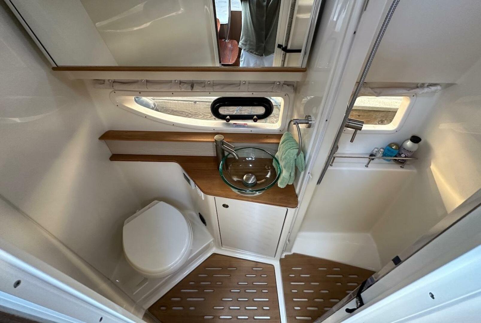 Slide: The Image of Sea Ray Sundancer 350 Coupe 2017 - 4971642
