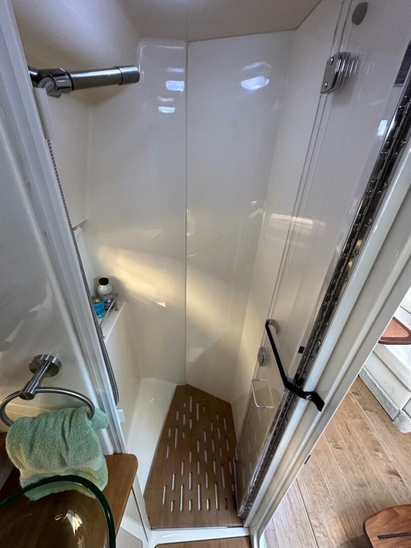 Slide: The Image of Sea Ray Sundancer 350 Coupe 2017 - 4971643