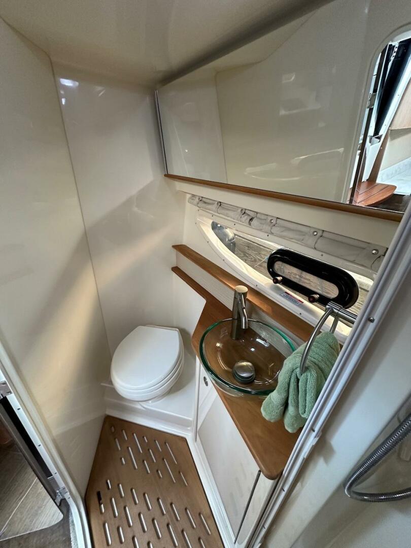 Slide: The Image of Sea Ray Sundancer 350 Coupe 2017 - 4971644