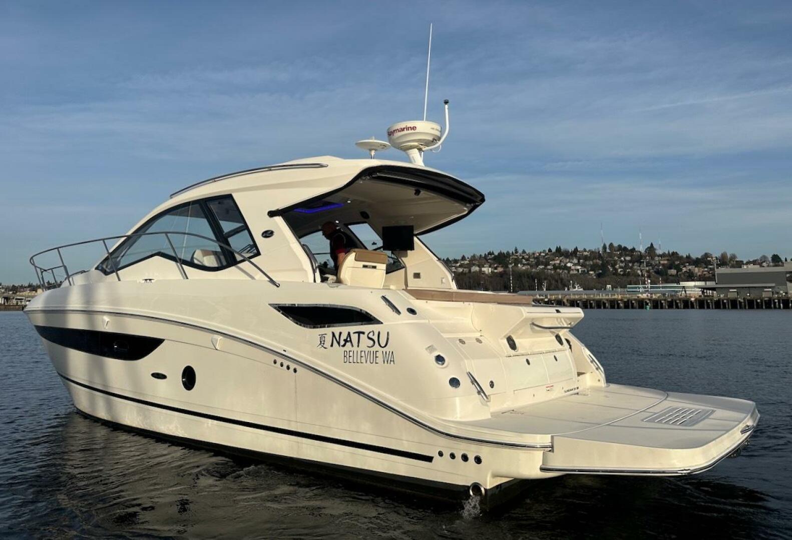 Slide: The Image of Sea Ray Sundancer 350 Coupe 2017 - 4971583